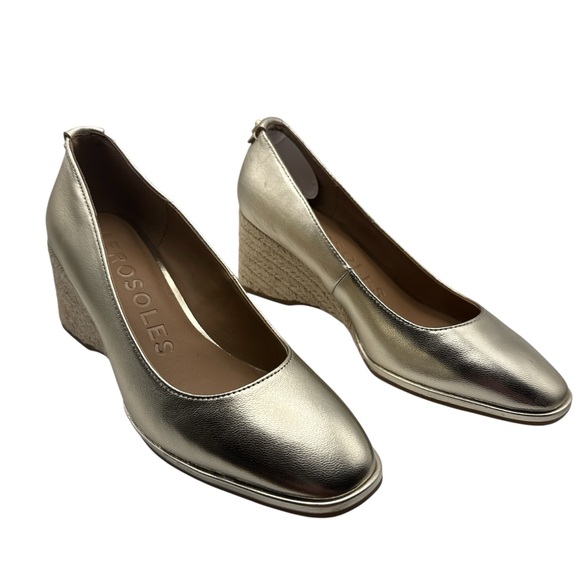 AEROSOLES Women's Gold Metallic Wedge Shoes Size 8.5 Ortholite Foam Insole - Picture 1 of 8